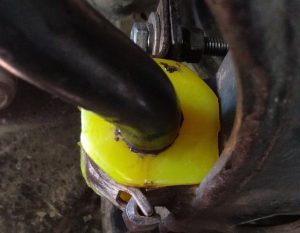 Vtulka stabilizatora krajnjaja 17 mm MR150767 Mitsubishi Pajero Sport K90