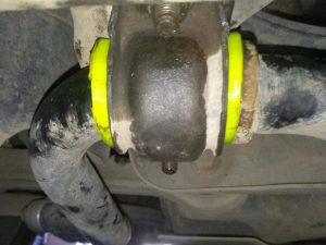 Vtulka perednego stabilizatora iz poliuretana 4D0411327J