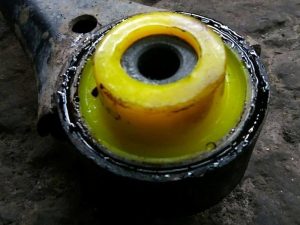 Zadnij sajlentblok perednego rychaga KIA 54584-4D001, 54584-4D002